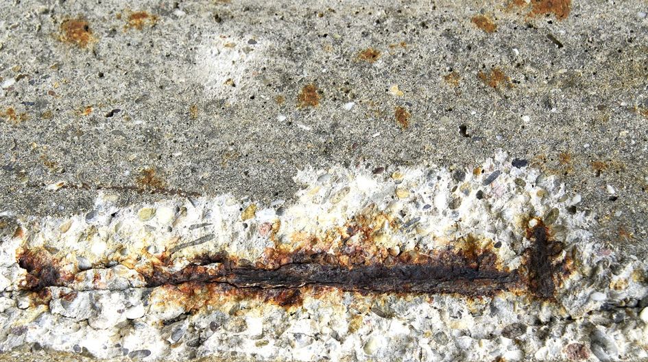 Silane-based corrosion protection products like Protectosil® CIT protect reinforced concrete structures against deterioration by influences.