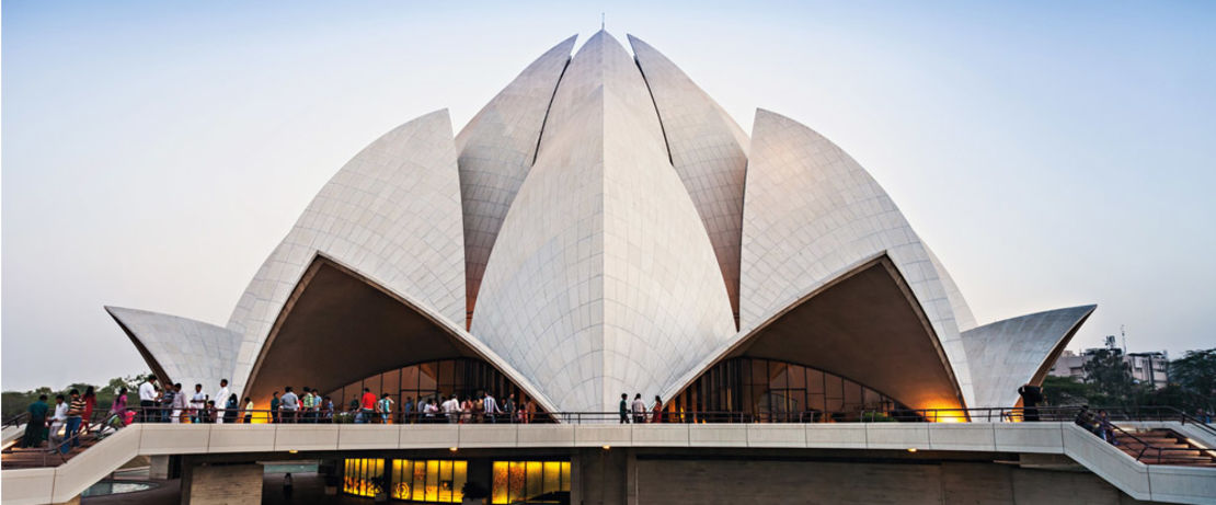 The famous Lotus Temple in the Indian capital of New Delhi is the latest building of by now eight Bahai houses of worship worldwide. The effect of treating the structure with Protectosil® BSM 400 is a good match for the shape of the temple: water runs off in beads, taking dirt particles accumulated on the surface with it.