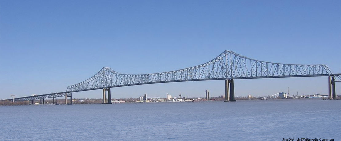 Every day, some 35,000 vehicles cross the Commodore Barry Bridge over the Delaware River. It is the longest cantilever bridge in the USA, connecting Bridgeport, New Jersey with Chester, Pennsylvania. Because of cracks in the road surface, salt, water and dirt were able to reach the reinforcement steel of the bridge. To stop the advancing corrosion, some 108 square yards of the bridge roadway were treated with Protectosil® CIT, a water-vapor permeable and therefore breathable protective layer, during renovation work.