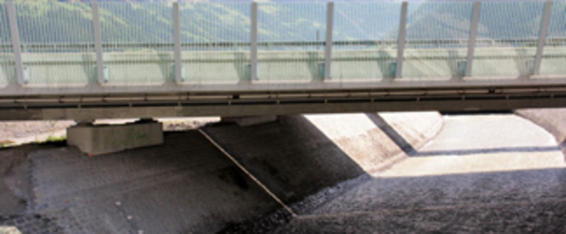Bridges span obstacles such as deep gorges, scenic valleys, or raging waters. The bridge in the Swiss town of Attinghausen crosses the river Reuss with a length of 159 km is protected with Protectosil® BHN.